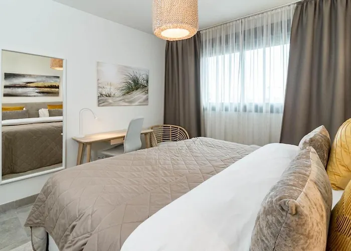 Inf4.6p - Spacious In Apartment *